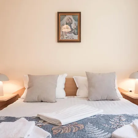 Aristocratic To The Sea Garden Apartment