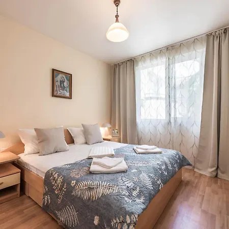 Aristocratic To The Sea Garden Apartment