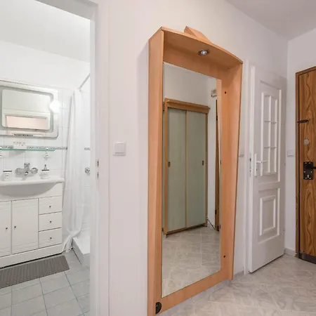 Aristocratic To The Sea Garden Apartment